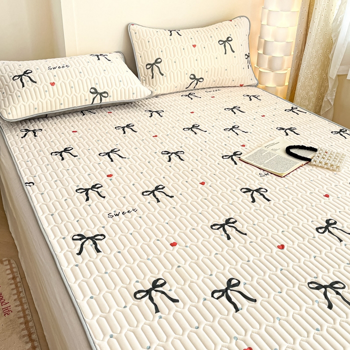 91家纺网 家纺一手货源 找家纺 柒月家居 2025新款小清新乳胶凉席 黑蝴蝶结