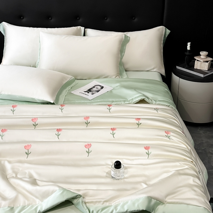 91家纺网 家纺一手货源 找家纺 满羽家纺 2025新款冰丝夏被四件套-满绣系列 郁金香-奶白绿