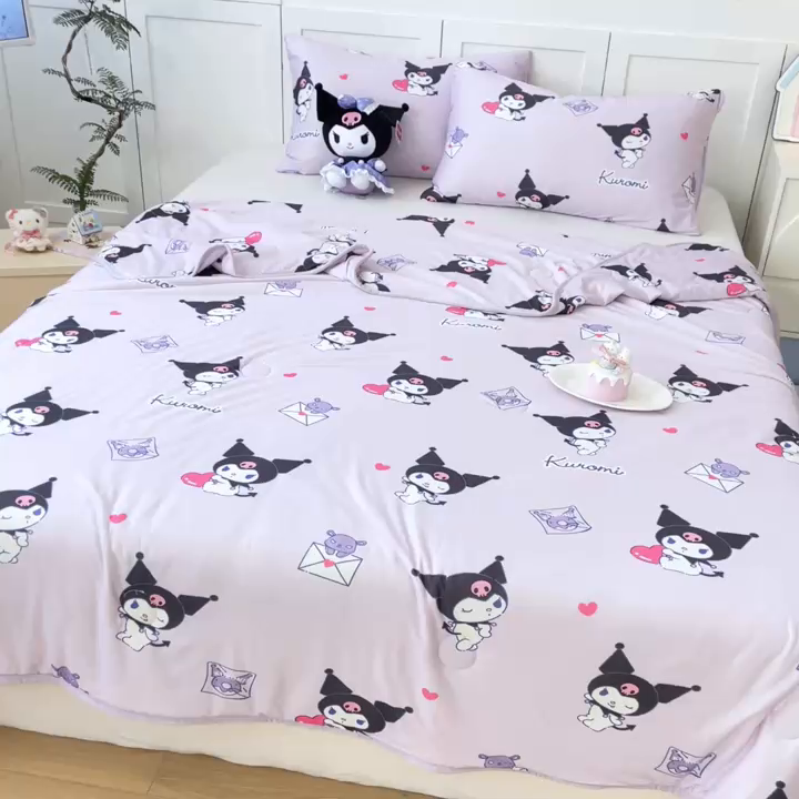 91家纺网 家纺一手货源 找家纺 金爱家2025新款A类三丽鸥正版授权高品质牛奶丝软糯针织棉大豆夏被系列详情 针织棉三丽鸥-紫色梦幻库洛米