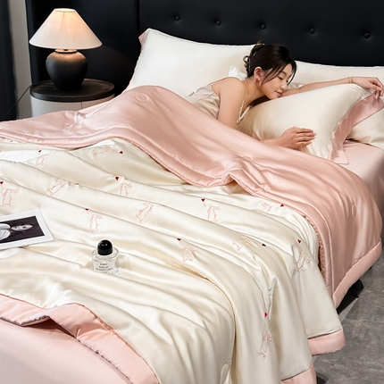 满羽家纺 2025新款冰丝夏被四件套-满绣系列 兔子追爱-奶白粉