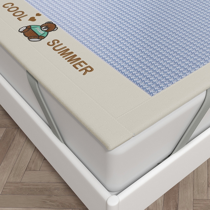 91家纺网 家纺一手货源 找家纺 绒艺席业 2025新款A类抗菌冰丝凉席系列-小冰熊款 冰熊-蓝