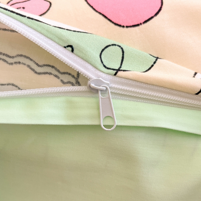 91家纺网 家纺一手货源 找家纺 仔仔熊 2025新款全棉印花四件套 假日诱惑