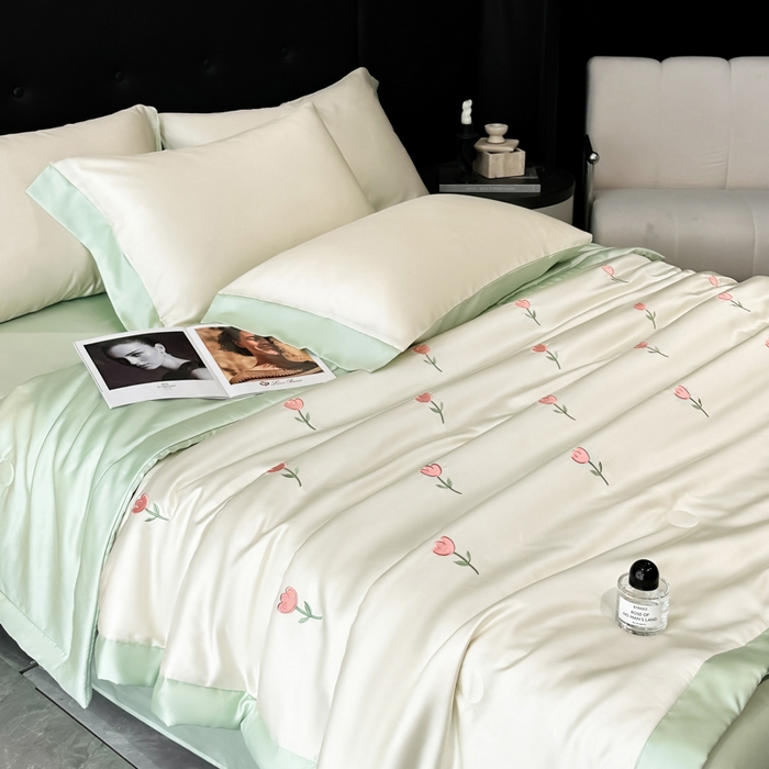 91家纺网 家纺一手货源 找家纺 满羽家纺 2025新款冰丝夏被四件套-满绣系列 郁金香-奶白绿