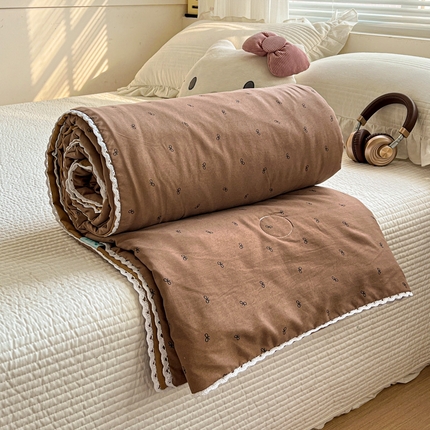 91家纺网 家纺一手货源 找家纺 妖妖家纺 2025新款超柔双层纱糯糯针织棉夏凉被 小蝴蝶-咖色