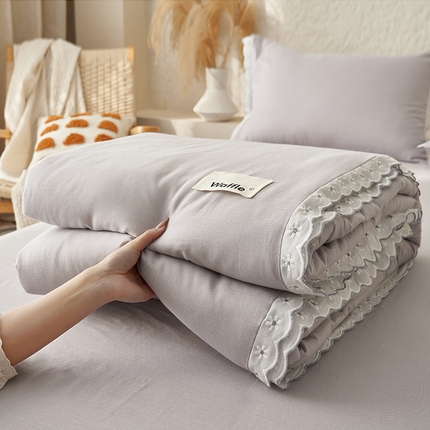 91家纺网 家纺一手货源 找家纺 2025新款水洗棉花边大豆夏被四件套夏被-雏菊 雏菊-典雅灰