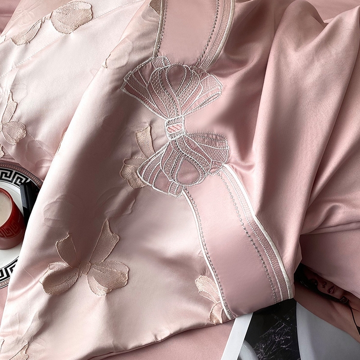 91家纺网 家纺一手货源 找家纺 优悦生活馆 2025新款冰丝浮雕绣花四件套 暮光之城-豆沙