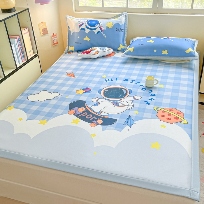 91家纺网 家纺一手货源 找家纺 博雅 2025新款独家版权A类大版数码印花1200D冰丝凉席 滑板宇航员