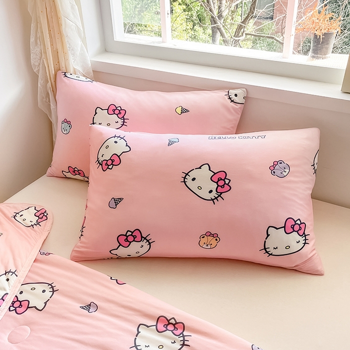 91家纺网 家纺一手货源 找家纺 金爱家2025新款A类三丽鸥正版授权高品质牛奶丝软糯针织棉大豆夏被系列详情 针织棉三丽鸥-粉粉甜筒kitty