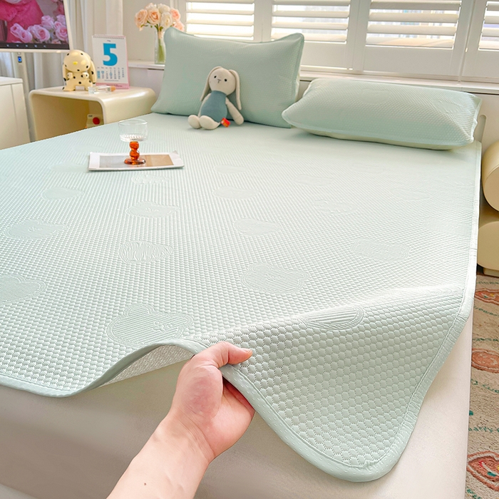 91家纺网 家纺一手货源 找家纺 迪乐妮 2025新款小冰熊凉豆豆席床笠 清新绿-小冰熊凉豆豆席