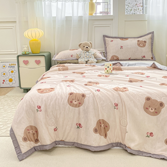 91家纺网 家纺一手货源 找家纺 顺顺家纺 2025新款凉感丝印花夏被空调被 熊熊之家