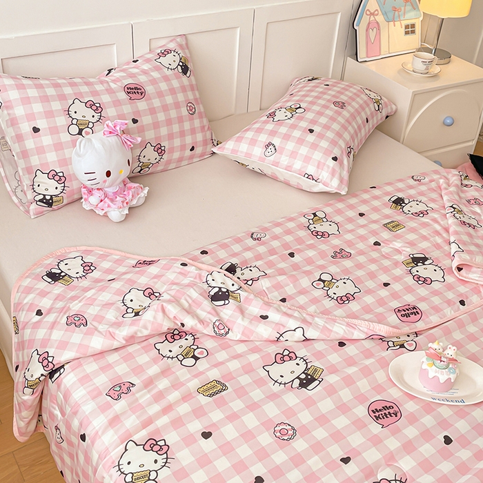 91家纺网 家纺一手货源 找家纺 桃子家居 2025新款A类三丽鸥正版授权高品质牛奶丝软糯针织棉大豆夏被系列 针织棉三丽鸥-粉格爱心kitty