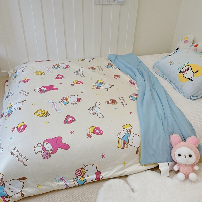 91家纺网 家纺一手货源 找家纺 兜米家居 2025夏季新品三丽鸥深睡双感针织凉感空调被夏被 快乐家族