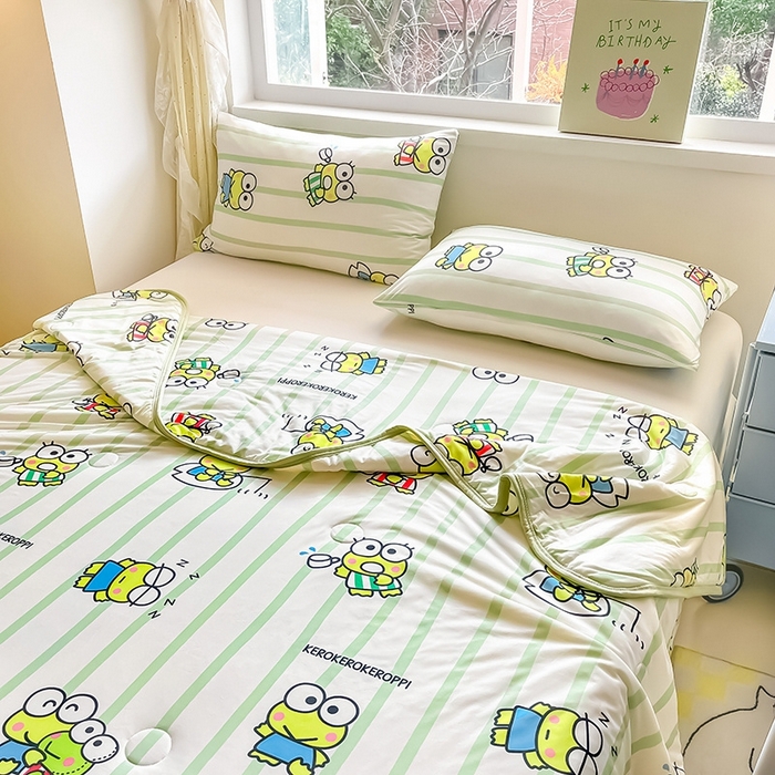 91家纺网 家纺一手货源 找家纺 金爱家2025新款A类三丽鸥正版授权高品质牛奶丝软糯针织棉大豆夏被系列详情 针织棉三丽鸥-夏日大眼蛙