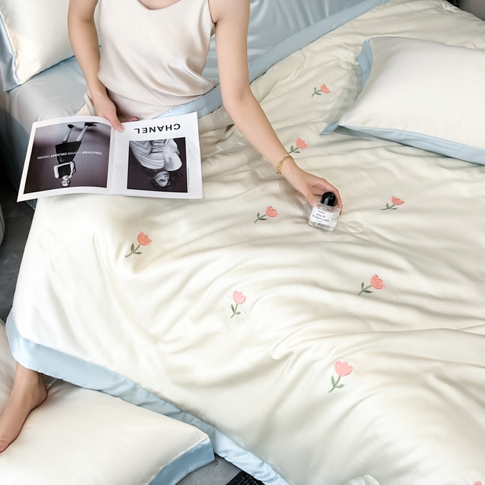 91家纺网 家纺一手货源 找家纺 满羽家纺 2025新款冰丝夏被四件套-满绣系列 郁金香-奶白兰