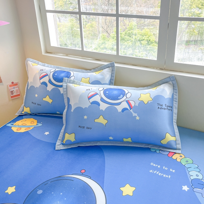 91家纺网 家纺一手货源 找家纺 博雅 2025新款独家版权A类大版数码印花1200D冰丝凉席 星际宇航员