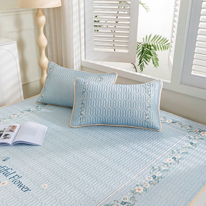 91家纺网 家纺一手货源 找家纺 美丽折2025新品6mm厚天然乳胶凉席三件套 大版印花卡通乳胶凉席平铺款 浪漫花海