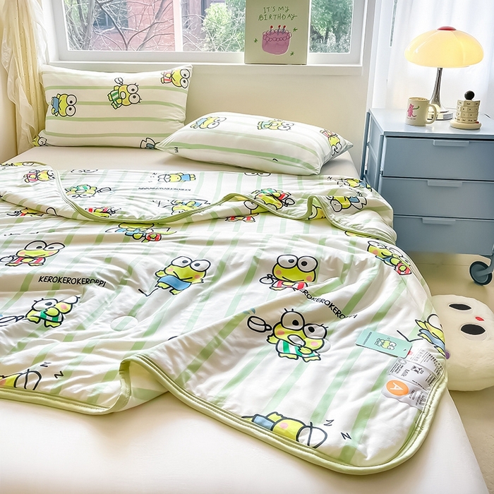 91家纺网 家纺一手货源 找家纺 金爱家2025新款A类三丽鸥正版授权高品质牛奶丝软糯针织棉大豆夏被系列详情 针织棉三丽鸥-夏日大眼蛙