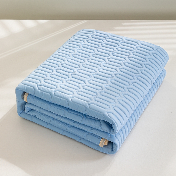 91家纺网 家纺一手货源 找家纺 美丽折2025新品6mm厚天然乳胶凉席三件套 大版印花卡通乳胶凉席平铺款 蓝色