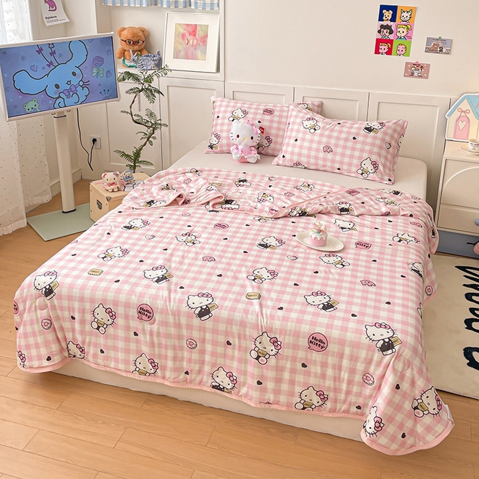 91家纺网 家纺一手货源 找家纺 金爱家2025新款A类三丽鸥正版授权高品质牛奶丝软糯针织棉大豆夏被系列详情 针织棉三丽鸥-粉格爱心kitty