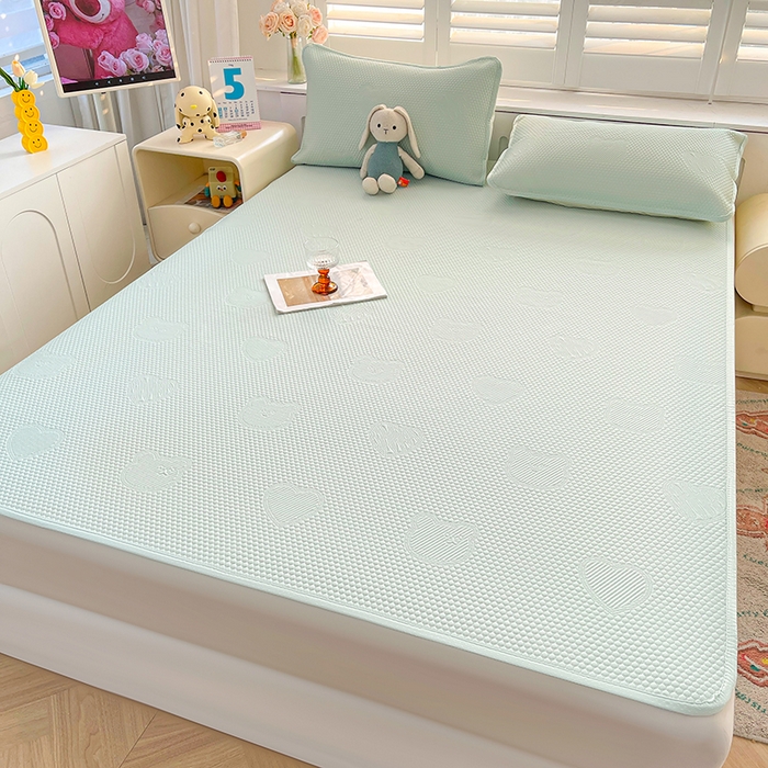 91家纺网 家纺一手货源 找家纺 迪乐妮 2025新款小冰熊凉豆豆席床笠 清新绿-小冰熊凉豆豆席