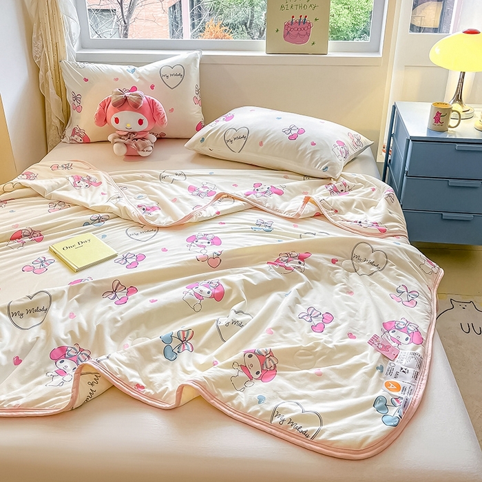 91家纺网 家纺一手货源 找家纺 金爱家2025新款A类三丽鸥正版授权高品质牛奶丝软糯针织棉大豆夏被系列详情 针织棉三丽鸥-蝴蝶结樱桃美乐蒂