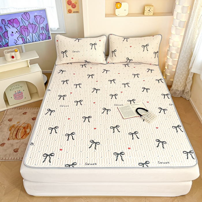 91家纺网 家纺一手货源 找家纺 柒月家居 2025新款小清新乳胶凉席 黑蝴蝶结