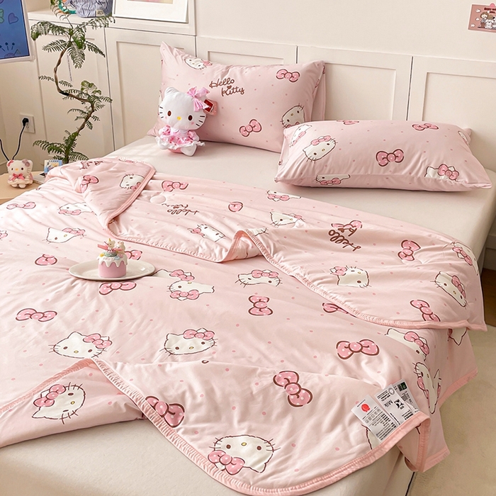 91家纺网 家纺一手货源 找家纺 金爱家2025新款A类三丽鸥正版授权高品质牛奶丝软糯针织棉大豆夏被系列详情 针织棉三丽鸥-爱心美少女kitty