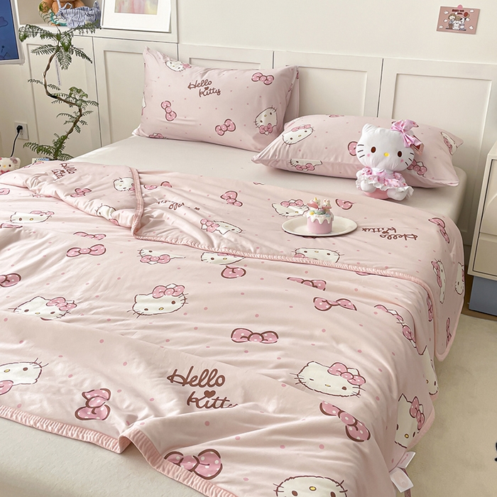 91家纺网 家纺一手货源 找家纺 桃子家居 2025新款A类三丽鸥正版授权高品质牛奶丝软糯针织棉大豆夏被系列 针织棉三丽鸥-爱心美少女kitty