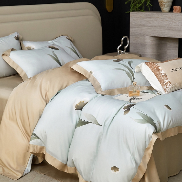 91家纺网 家纺一手货源 找家纺 薏思家纺 2025新款50支莱赛尔天丝数码印花夏被+四件套（礼盒包装） 半弦春漫