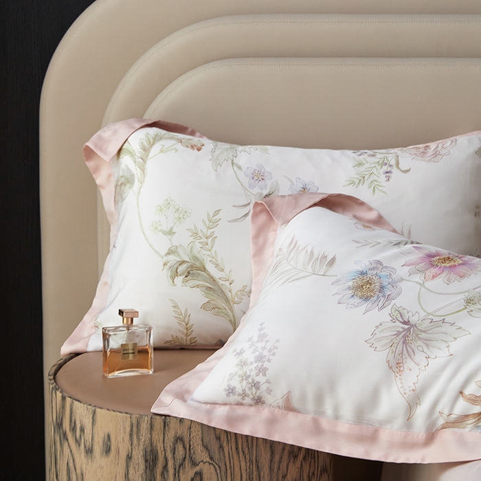 91家纺网 家纺一手货源 找家纺 薏思家纺 2025新款50支莱赛尔天丝数码印花夏被+四件套（礼盒包装） 春日落樱