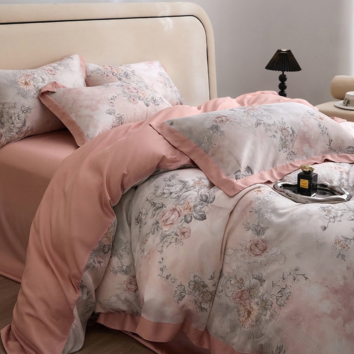 91家纺网 家纺一手货源 找家纺 薏思家纺 2025新款50支莱赛尔天丝数码印花夏被+四件套（礼盒包装） 淡雅年华