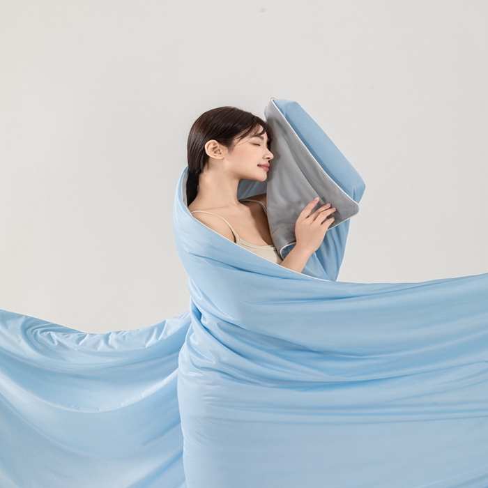 91家纺网 家纺一手货源 找家纺 潮邦家居 2025新款凉感丝夏被夏凉被空调被 天空蓝拼灰