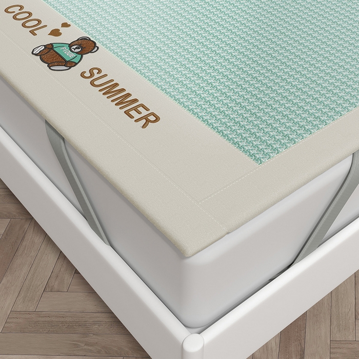 91家纺网 家纺一手货源 找家纺 绒艺席业 2025新款A类抗菌冰丝凉席系列-小冰熊款 冰熊-绿