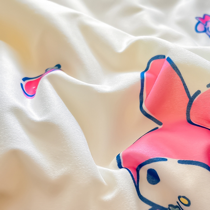 91家纺网 家纺一手货源 找家纺 桃子家居 2025新款A类三丽鸥正版授权高品质牛奶丝软糯针织棉大豆夏被系列 针织棉三丽鸥-草莓甜筒美乐蒂