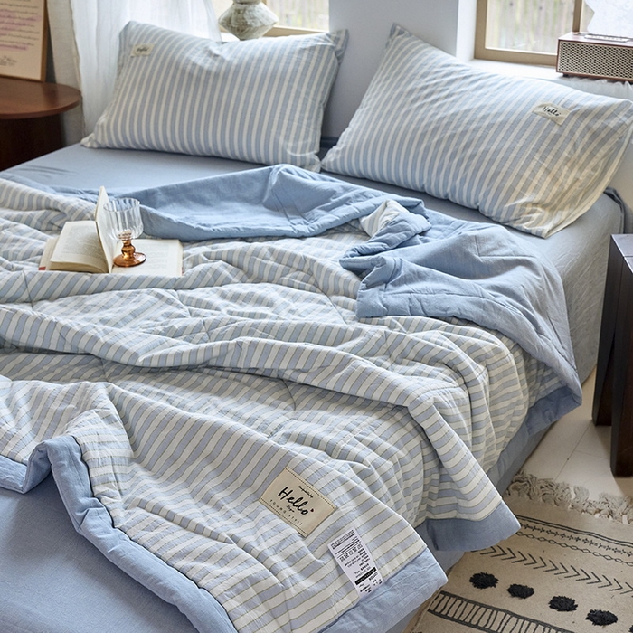 91家纺网 家纺一手货源 找家纺 恋人优选 2025新款纯棉色织水洗夏被 简约条纹-浅蓝