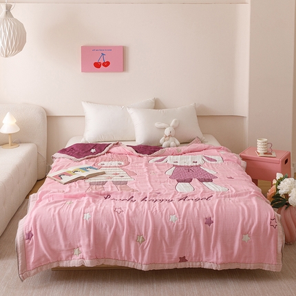 91家纺网 家纺一手货源 找家纺 麻依 2025新款纯棉儿童纱布被 闺蜜兔