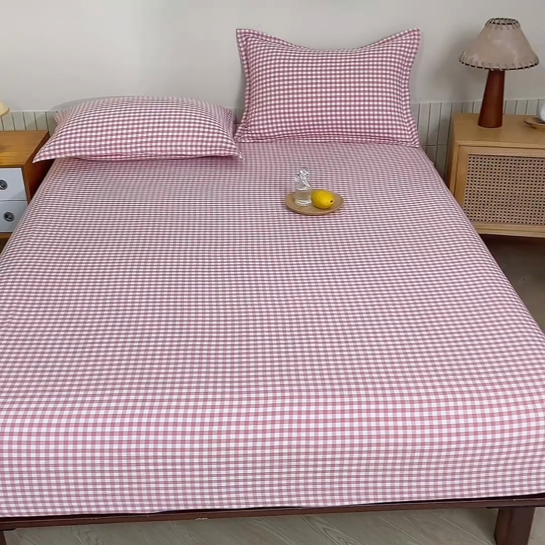 91家纺网 家纺一手货源 找家纺 绒多多 2025新款简约水洗棉色织床笠 粉玉小格