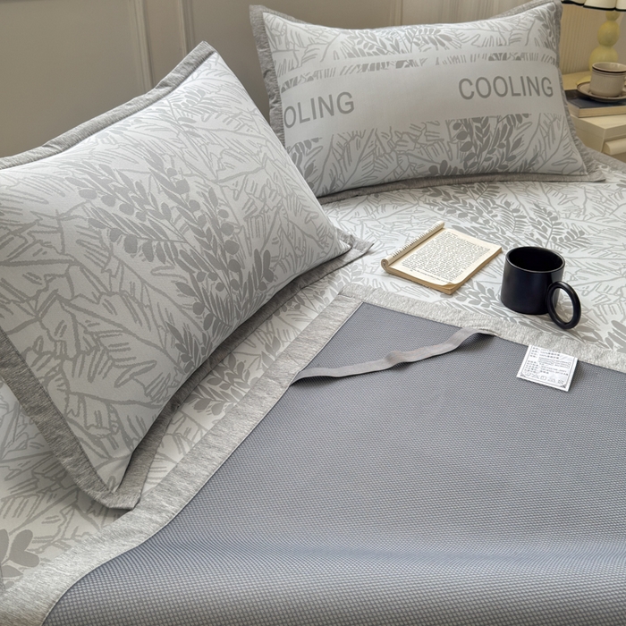 91家纺网 家纺一手货源 找家纺 花漾家居 2025新款A类色织提花PE凉感丝凉席三件套床单床笠款 床单款-含羞灰