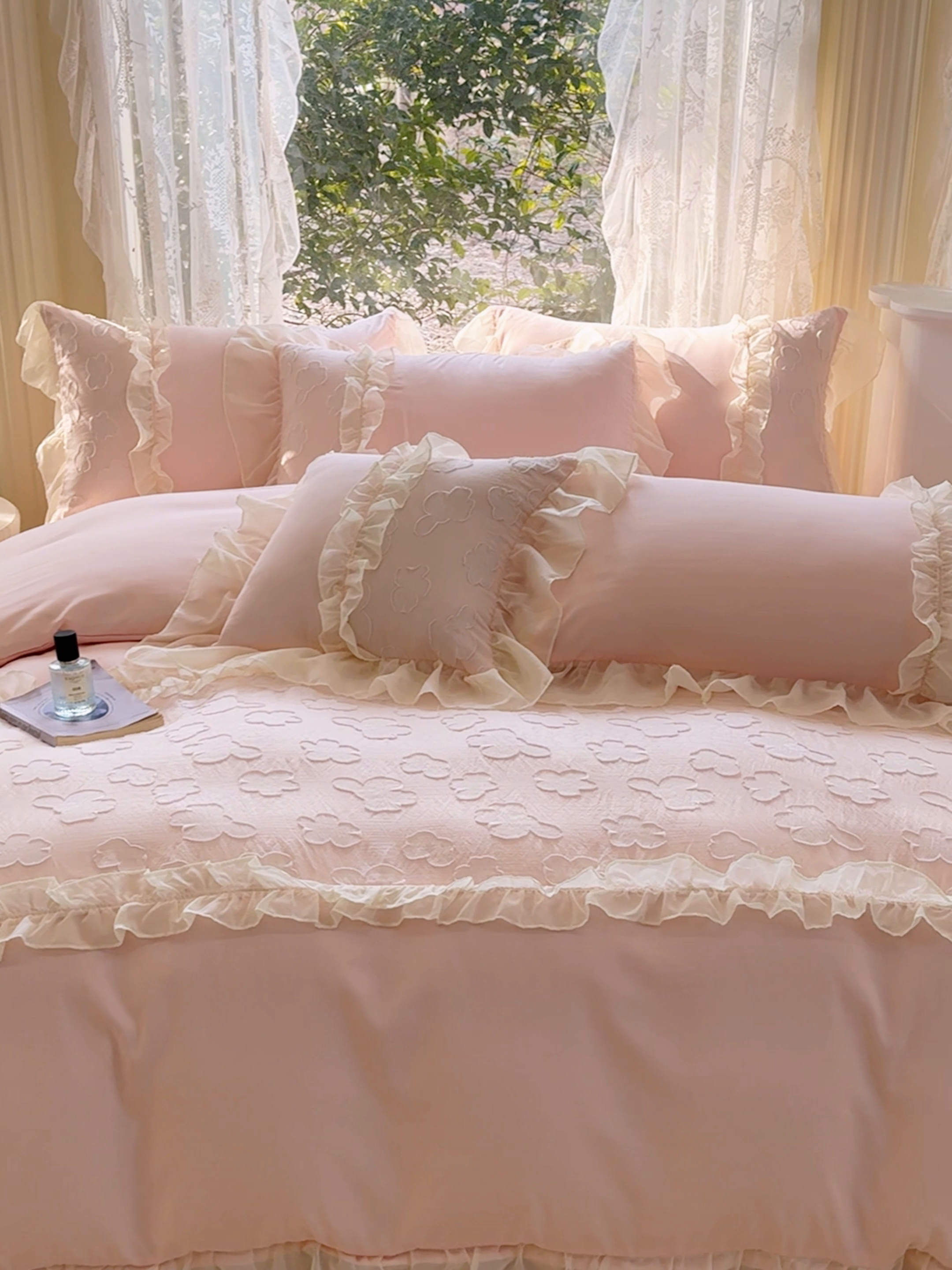 91家纺网 家纺一手货源 找家纺 狂想家  2025新款立体蕾丝花边梦娜系列四件套 梦娜蜜桃粉