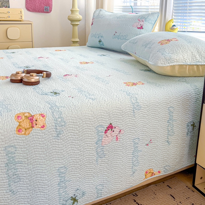 91家纺网 家纺一手货源 找家纺 羽爱家纺 2025全棉13372新疆棉花床盖三件套甜梦小熊