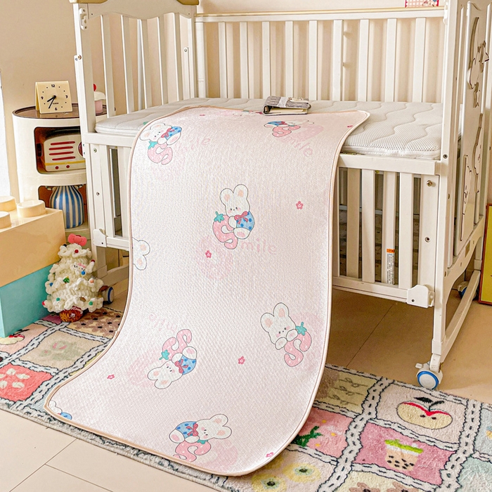 91家纺网 家纺一手货源 找家纺 富馨莱 2025新款幼儿园古藤席冰丝席双面可用儿童凉席双面凉感 糖果兔