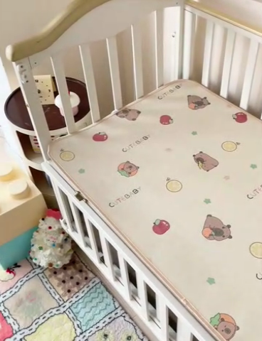 91家纺网 家纺一手货源 找家纺 富馨莱 2025新款幼儿园古藤席冰丝席双面可用儿童凉席双面凉感 萌萌巴拉