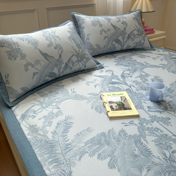 91家纺网 家纺一手货源 找家纺 花漾家居 2025新款A类色织提花PE凉感丝凉席三件套床单床笠款 床单款-芭蕉蓝