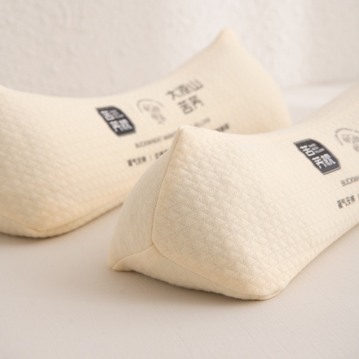 91家纺网 家纺一手货源 找家纺 大熊枕芯 2025新款大凉山苦荞 荞麦枕 苦荞三角枕-米色