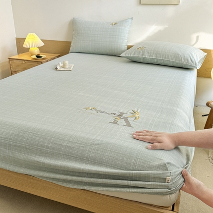 91家纺网 家纺一手货源 找家纺 布柔 2025新款100%全棉纯棉老粗布绣花印花凉席单品床笠 米多绿床笠