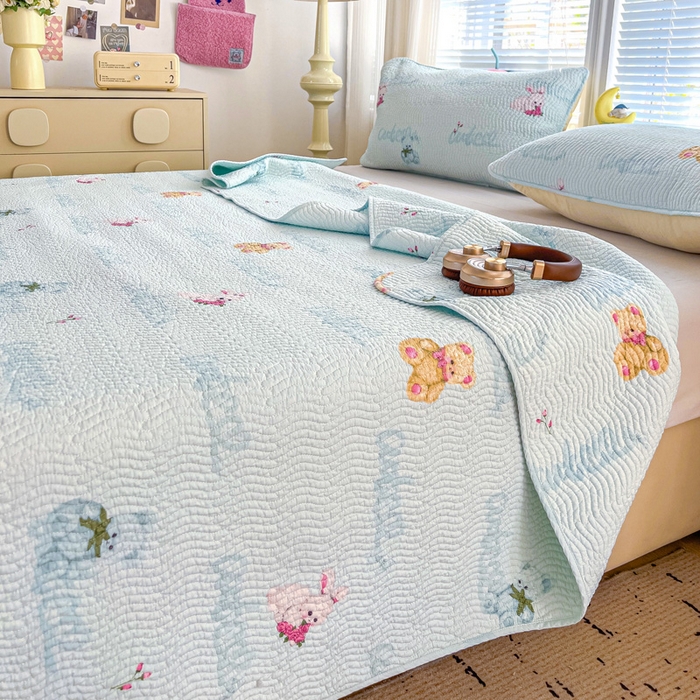 91家纺网 家纺一手货源 找家纺 羽爱家纺 2025全棉13372新疆棉花床盖三件套甜梦小熊