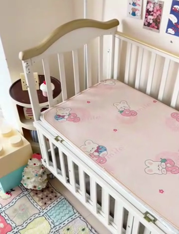 91家纺网 家纺一手货源 找家纺 富馨莱 2025新款幼儿园古藤席冰丝席双面可用儿童凉席双面凉感 糖果兔