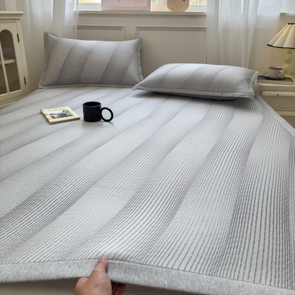 91家纺网 家纺一手货源 找家纺 （总）花漾家居 2025新款A类色织提花PE凉感丝凉席三件套床单床笠款 床单款-银河