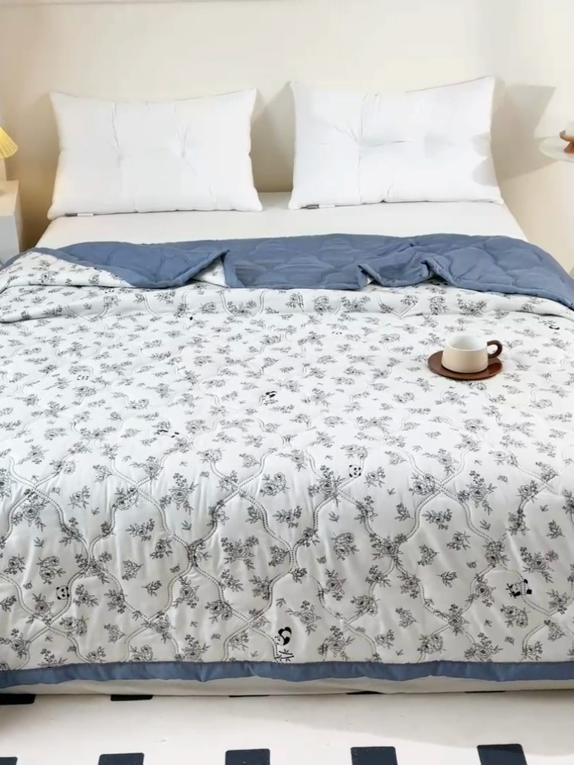 91家纺网 家纺一手货源 找家纺 梵心家纺 2025新款直播热款印花夏凉被空调被被子被芯水洗棉夏被 熊猫物语