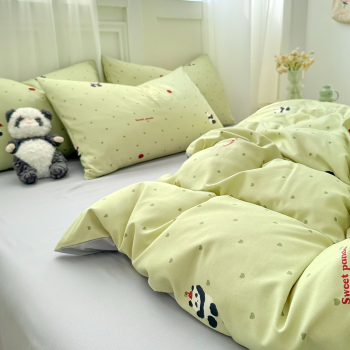 91家纺网 家纺一手货源 找家纺 丝芙妮家居2025新款水洗针织棉双层纱印花四件套 熊猫胖胖-绿